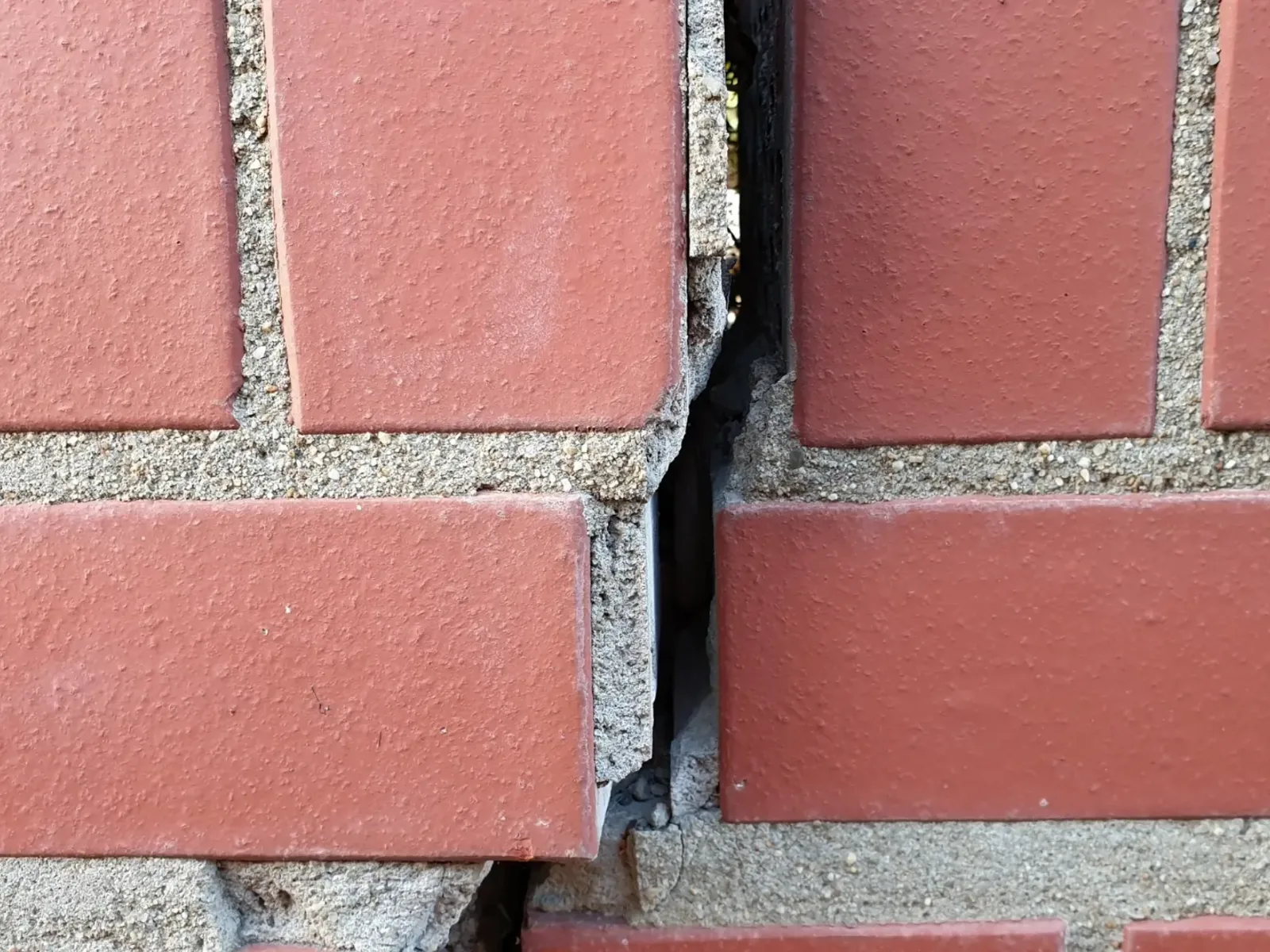 Cracked brickwork with an open vertical joint, suitable for brick stitching